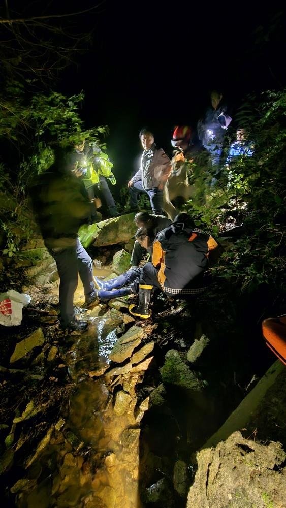 구조 활동 나선 소방대원 (출처=연합뉴스)