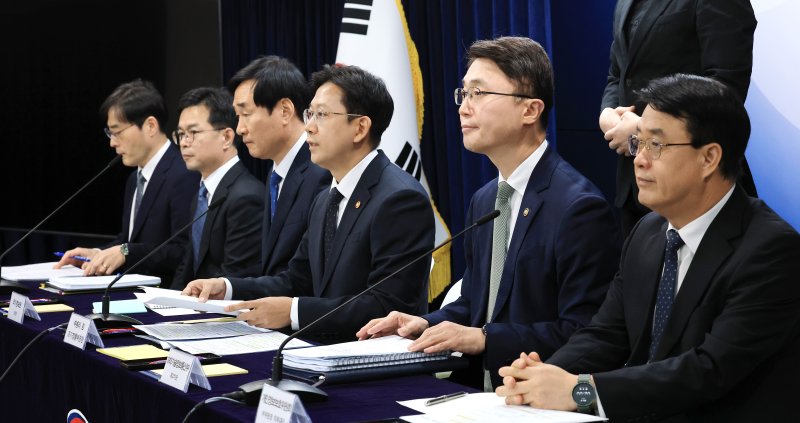 배경훈 부총리 겸 과학기술정보통신부 장관이 22일 오후 서울 종로구 정부서울청사에서 범부처 정보보호 종합대책 합동 브리핑을 하고 있다. 2025.10.22/뉴스1 ⓒ News1 임세영 기자