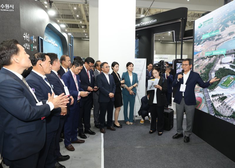 [강릉=뉴시스] 지난 수원 ITS 아태총회 개회식 모습.(사진=강릉시 제공)photo@newsis.com *재판매 및 DB 금지