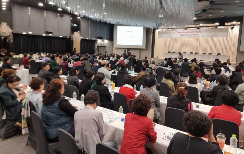 김영숙 부산여성NGO연합회장이 식에 앞서 인사말을 하고 있다.(2025.10.21/뉴스1 ⓒ News1 임순택 기자)