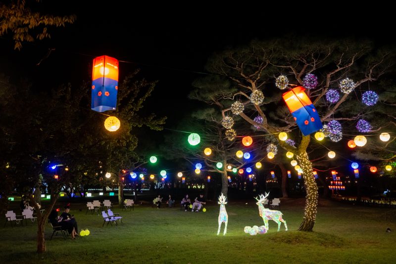 청사초롱으로 불을 밝힌 월궁 달빛쉼터