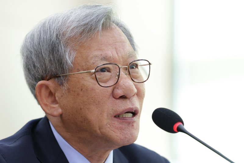 유홍준 국립중앙박물관장이 22일 서울 여의도 국회 문화체육관광위원회에서 열린 국립중앙박물관 등에 대한 국정감사에서 의원 질의에 답변하고 있다. 2025.10.22/뉴스1 ⓒ News1 신웅수 기자