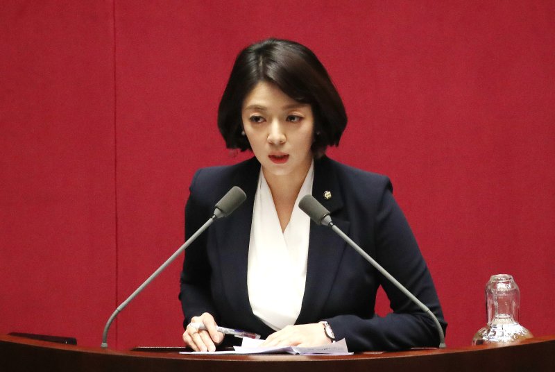 배현진 국민의힘 의원이 8일 서울 여의도 국회에서 열린 제410회 국회(정기회) 제5차 본회의 교육·사회·문화 분야 대정부질문에서 발언을 하고 있다. 2023.9.8/뉴스1 ⓒ News1 임세영 기자