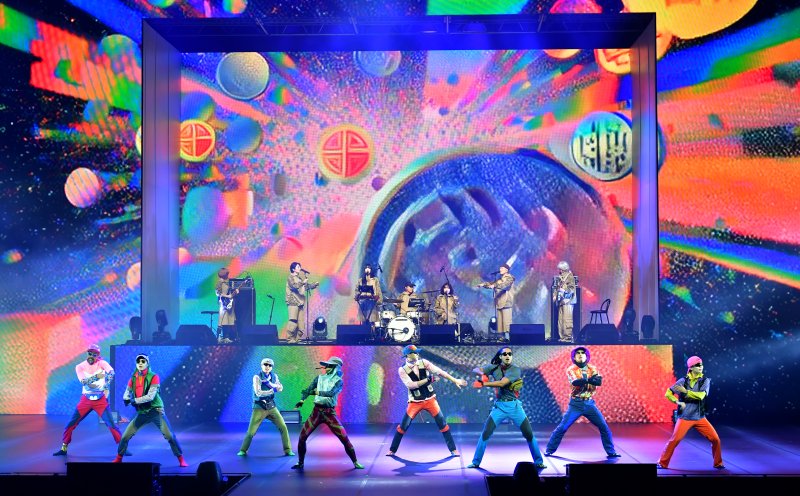 [광주=뉴시스] 김혜인 기자 = 22일 오후 광주 국립아시아문화전당에서 엠비규어스댄스컴퍼니와 장영규 음악감독, 양정웅 연출가가 참여한 판소리연작 시리즈 '제비노정기-시리렁 시리렁' 사전 공연이 열리고 있다. 2025.10.22. hyein0342@newsis.com