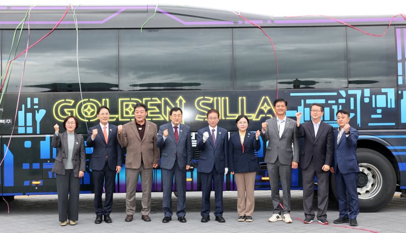경북도는 22일 경주 황룡사 역사문화관에서 ‘Golden Silla 확장현실(XR) 모빌리티버스’ 오픈 세리머니와 시승식을 열었다.(경북도 제공. 재판매 및 DB금지) /뉴스1