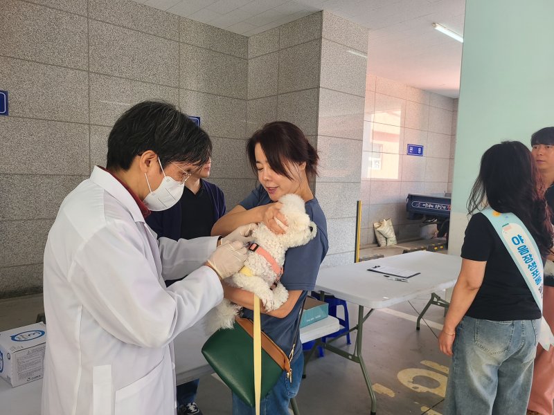 [울산=뉴시스] 울산시 남구가 반려동물과의 건강한 공존을 위해 오는 27일부터 31일까지 5일간 광견병 예방접종을 무료로 지원한다. (사진=울산 남구 제공) photo@newsis.com *재판매 및 DB 금지