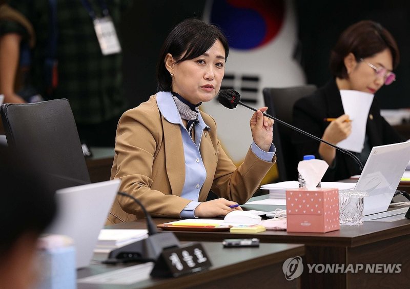 질의하는 백승아 의원 (출처=연합뉴스)