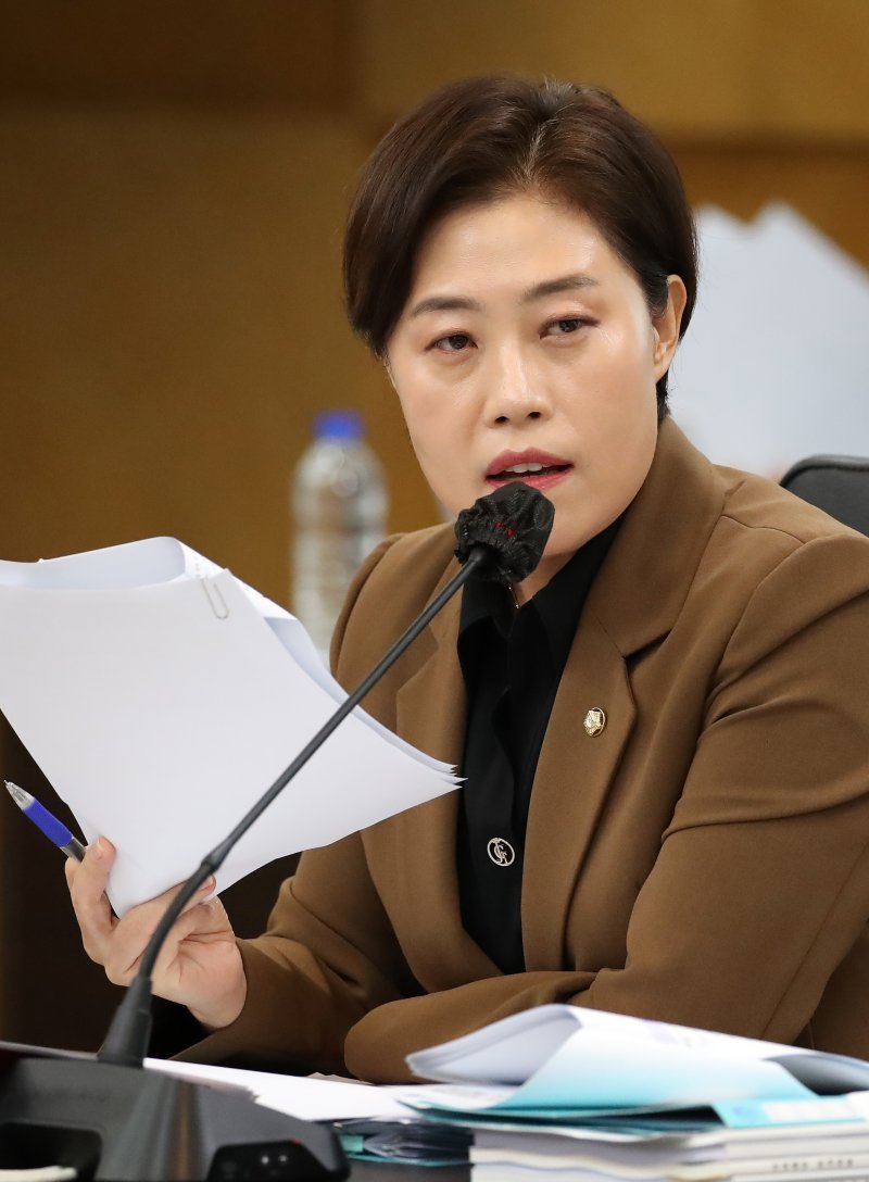 22일 오전 대구시교육청에서 열린 국회 교육위원회의 경북대, 강원대, 경북대병원, 강원대병원, 경북대치과병원, 강릉원주대치과병원에 대한 국정감사에서 국민의힘 서지영 의원이 질의하고 있다. 2025.10.22/뉴스1 ⓒ News1 공정식 기자