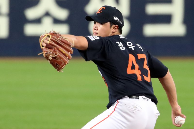 22일 오후 대구 삼성라이온즈파크에서 열린 프로야구 2025 신한 SOL뱅크 KBO 포스트시즌 플레이오프 4차전 삼성 라이온즈와 한화 이글스의 경기, 한화 정우주가 역투하고 있다. 2025.10.22/뉴스1 ⓒ News1 공정식 기자