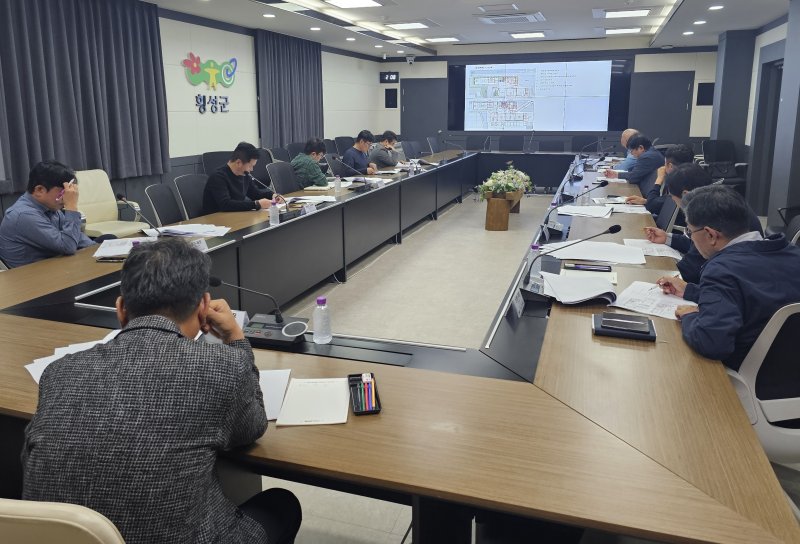 [횡성=뉴시스] 자원봉사회관 건립 중간보고회. (사진=횡성군 제공) 2025.10.22. photo@newsis.com *재판매 및 DB 금지