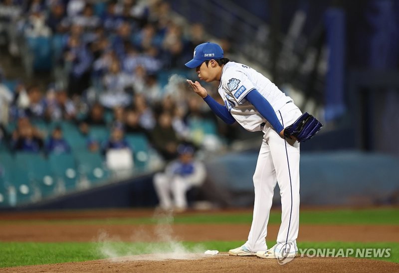 투구 준비하는 삼성 원태인 (출처=연합뉴스)