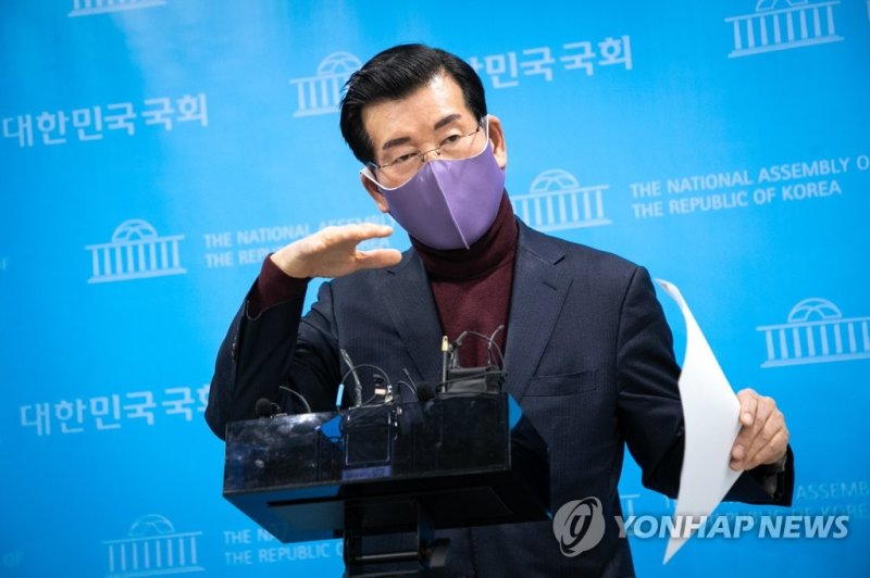 이재명 후보 욕설 파일 관련 추가 기자회견하는 장영하 변호사 (출처=연합뉴스)