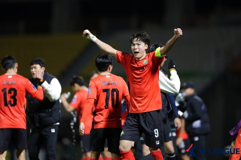 [서울=뉴시스] 프로축구 K리그1 강원FC의 김건희. (사진=한국프로축구연맹 제공) *재판매 및 DB 금지