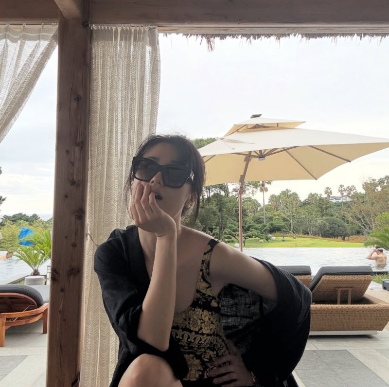 38세 박하선 제주도서 미모 자랑…완벽 수영복 자태