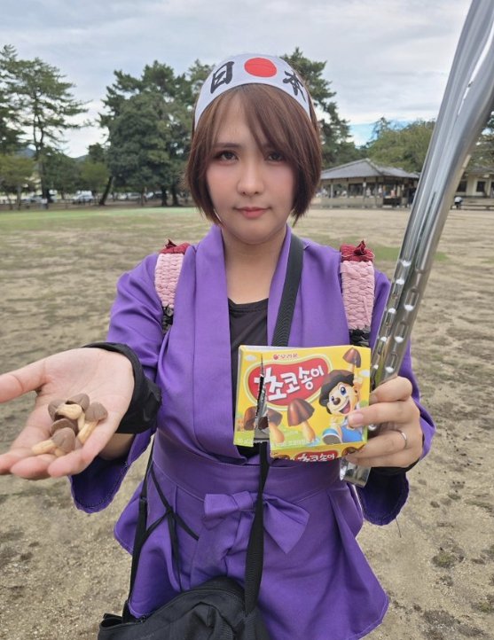 [서울=뉴시스]일본 시의원 아내인 시짱이 나라현 사슴 공원에서 한국 과자인 초코송이를 발견했다며 공개한 사진.(사진출처: 엑스 캡처)2025.10.22.