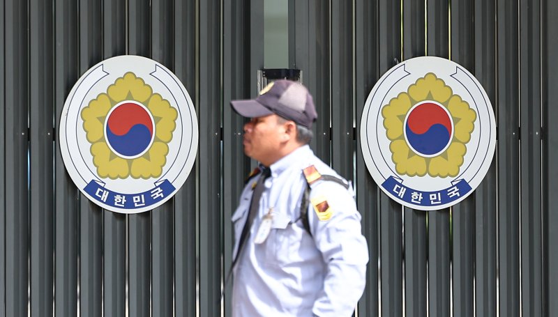 22일(현지시간) 캄보디아 프놈펜 주캄보디아 한국 대사관에서 동남아 지역 내 한국인 대상 범죄 급증 실태 및 대사관 대응 체계 등이 집중적으로 다뤄질 국회 외통위 현장 국장감사가 열렸다. 사진은 이날 주캄보디아 한국 대사관. 2025.10.22/뉴스1 ⓒ News1 김도우 기자