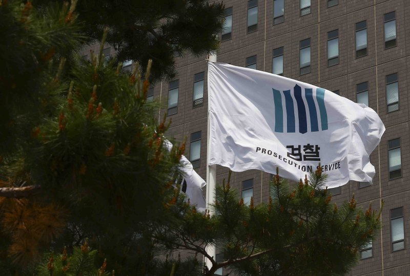 [서울=뉴시스] 김근수 기자 = 13일 서울 서초구 서울중앙지방검찰청에서 깃발이 날리고 있다.2025.05.13. ks@newsis.com