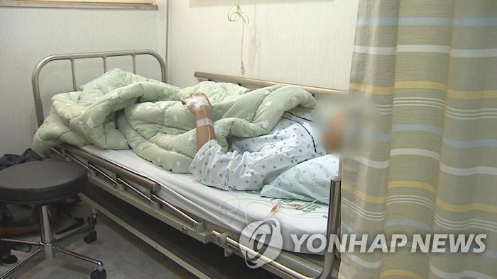 깉은 병실 환자 흉기로 찌른 70대의 황당 변명 화장실을 너무...