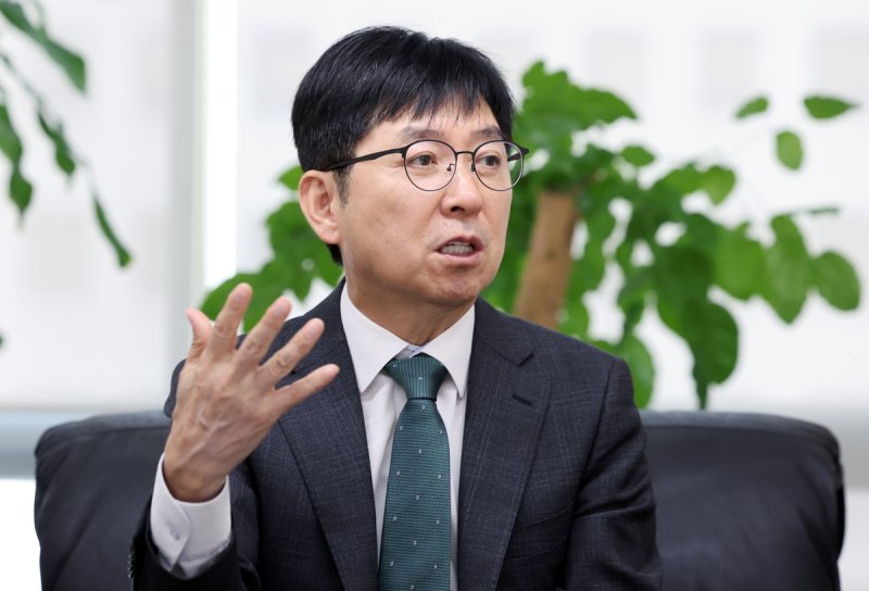 인터뷰하는 이동훈 코스닥협회 회장 (출처=연합뉴스)