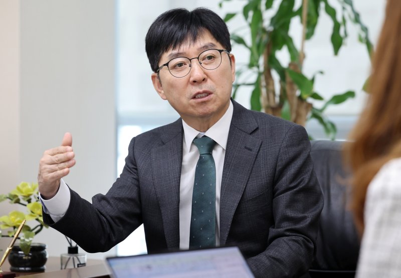 인터뷰하는 이동훈 코스닥협회 회장 (출처=연합뉴스)