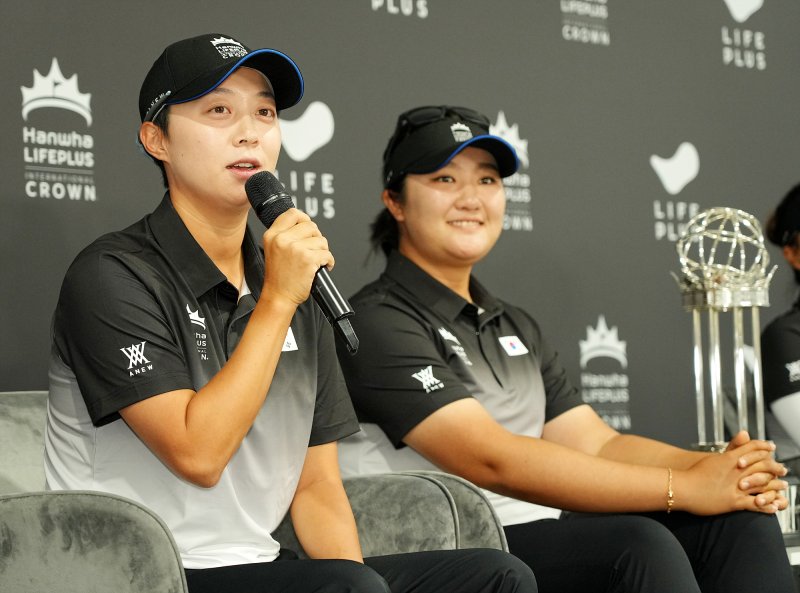 [서울=뉴시스] 한화 라이프 인터내셔널 크라운에 출전하는 한국팀. 왼쪽부터 김효주, 유해란. (사진=LPGA 제공) *재판매 및 DB 금지