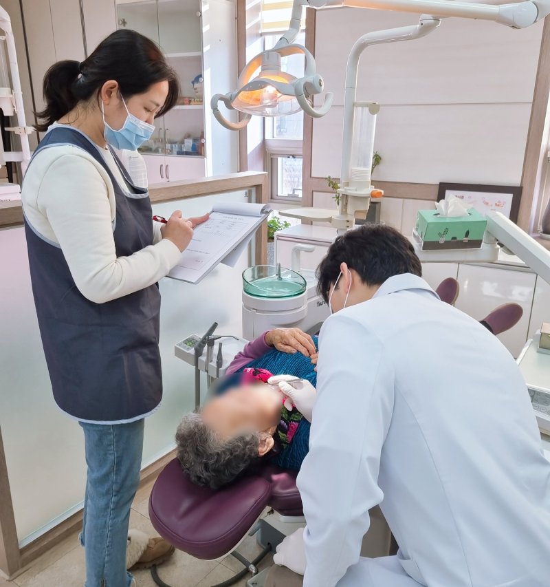 지난 2월 서산시보건소에서 진행된 구강 및 건강 상태 검진 모습(서산시 제공. 재판매 및 DB금지)2025.10.23/뉴스1