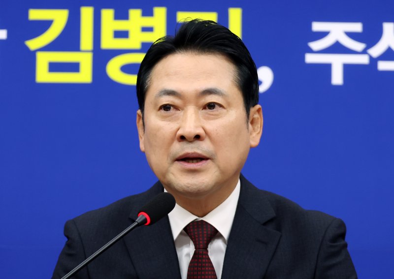 [서울=뉴시스] 고승민 기자 = 장동혁 국민의힘 대표가 23일 서울 여의도 국회에서 열린 최고위원회의에서 발언하고 있다. 2025.10.23. kkssmm99@newsis.com