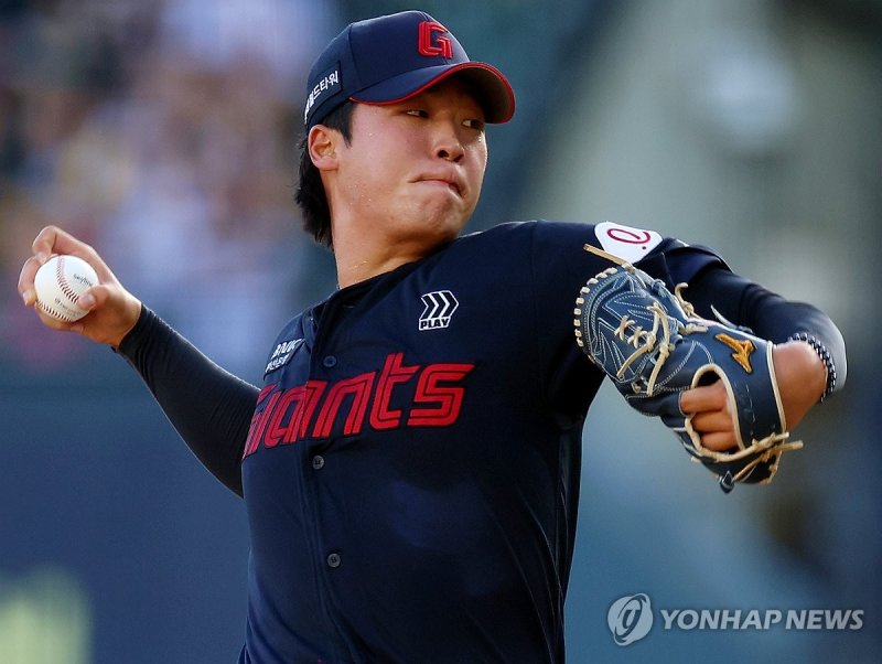 역투하는 이민석 (출처=연합뉴스)