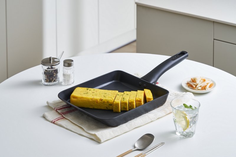 테팔, 티타늄 계란말이팬 대형 출시 (테팔 제공)