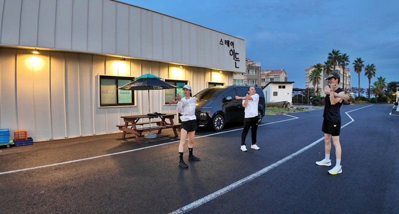 못하겠어…이서진·김광규, 장기용·안은진 하이 텐션에 체력 방전