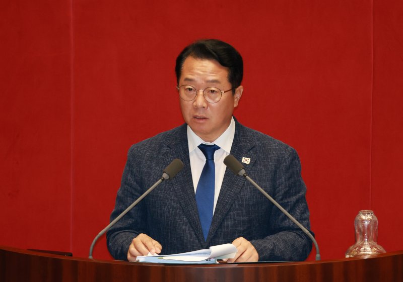 [서울=뉴시스] 고승민 기자 = 문금주 더불어민주당 의원이 29일 서울 여의도 국회에서 열린 본회의에서 국회에서의 증언, 감정 등에 관한 일부개정법률안(대안) 찬성 무제한 토론을 하고 있다. 2025.09.29. kkssmm99@newsis.com