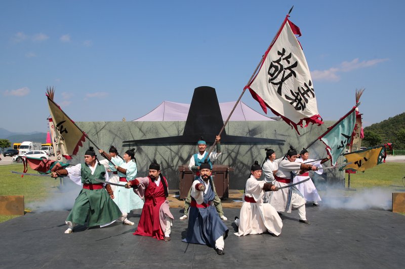 [산청=뉴시스] 마당극 남명 (사진=산청군 제공) 2025. 10. 23. photo@newsis.com *재판매 및 DB 금지