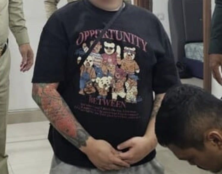 김병주 더불어민주당 의원이 캄보디아 고위층에 부탁한 끝에 구출에 성공한 청년 양팔에 문신이 가득한 모습/ 사진=SNS, 한국경제