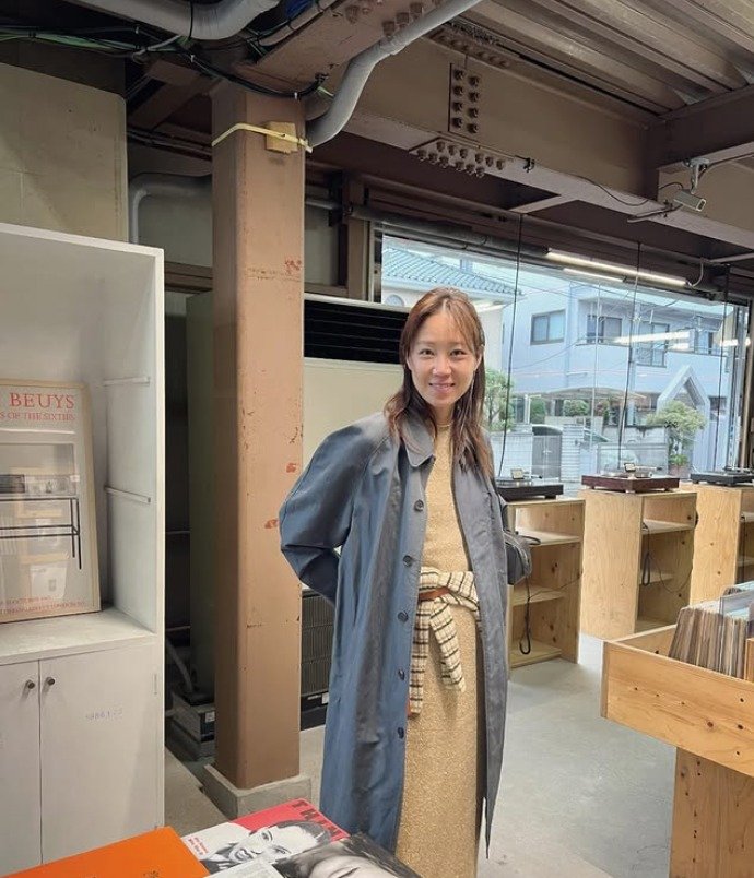 공효진, 배 내민 사진에 '임신설'…소속사 아냐