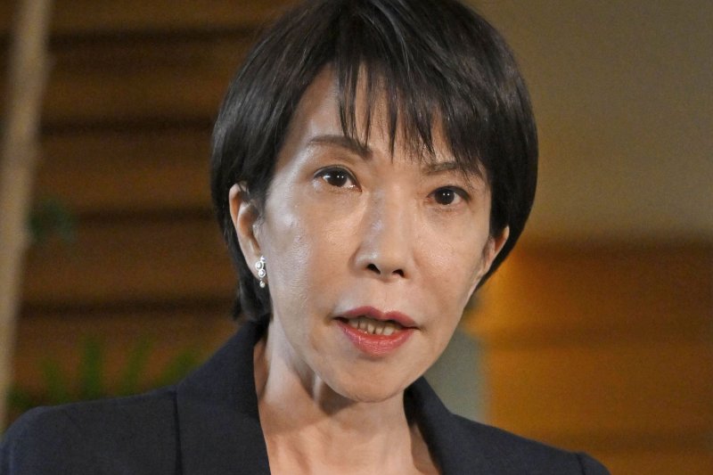[도쿄=AP/뉴시스]다카이치 사나에(高市早苗) 일본 신임 총리의 내각 지지율이 71%에 달하는 높은 수준을 기록한 것으로 조사됐다. 사진은 다카이치 총리가 지난 22일 오전 도쿄 총리 관저에서 기자들에게 발언하는 모습. 2025.10.23.