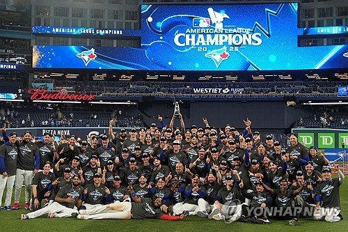 32년 만에 월드시리즈에 진출한 캐나다 팀 토론토 블루제이스 (출처=연합뉴스)