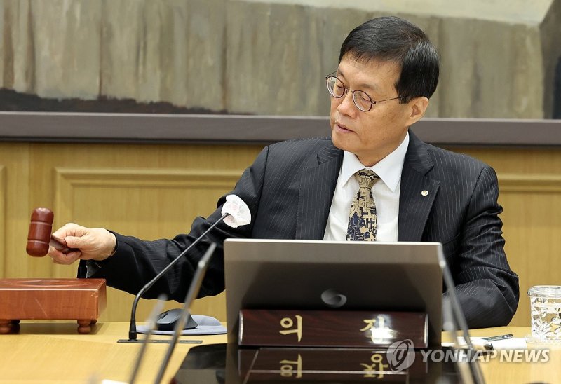 의사봉 두드리는 이창용 한은 총재 (출처=연합뉴스)