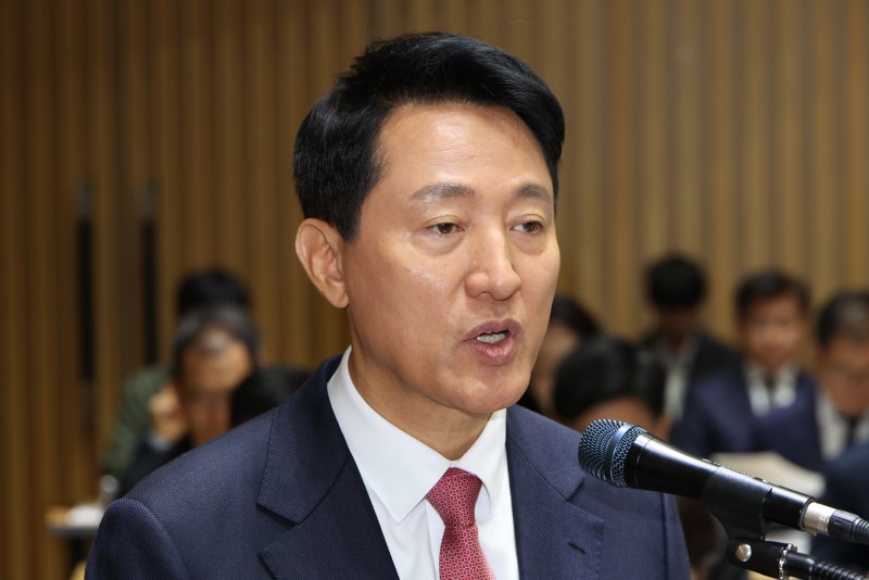 오세훈 서울시장이 23일 서울 중구 서울시청에서 열린 국회 행정안전위원회의 서울시에 대한 국정감사에서 업무보고를 하고 있다. (공동취재) 2025.10.23/뉴스1 ⓒ News1 황기선 기자