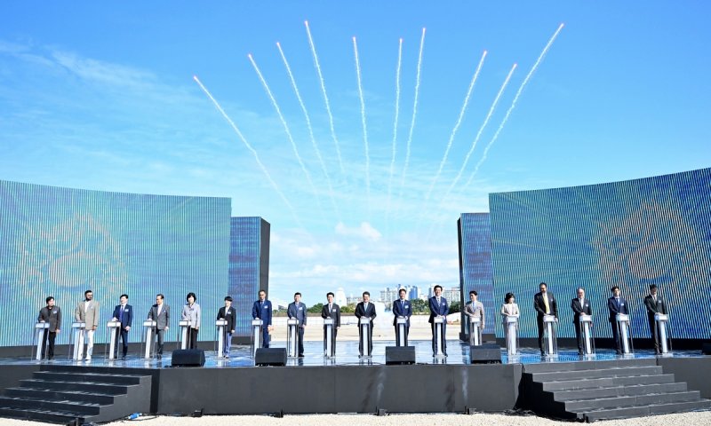 킨텍스 제3전시장 착공 터치버튼 퍼포먼스 (출처=연합뉴스)