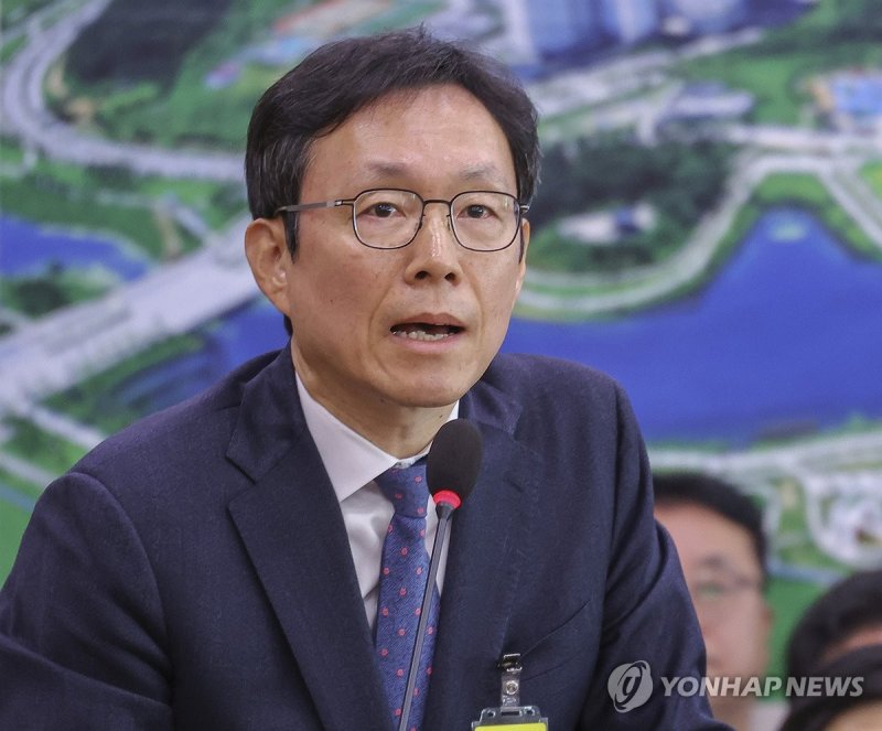 의원 질의에 답하는 김규철 국토부 주택토지실장 (출처=연합뉴스)