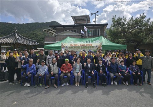 한국거래소, 경남 조천마을서 농촌 봉사활동 (출처=연합뉴스)