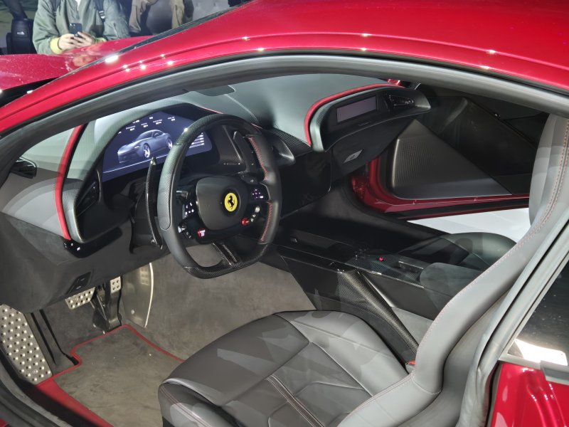 페라리, 640마력 '괴물카' 아말피 국내 출시…시동 물리버튼 부활