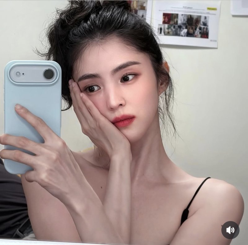 [서울=뉴시스] 한소희. (사진=한소희 인스타그램 캡처) 2025.10.23. photo@newsis.com *재판매 및 DB 금지