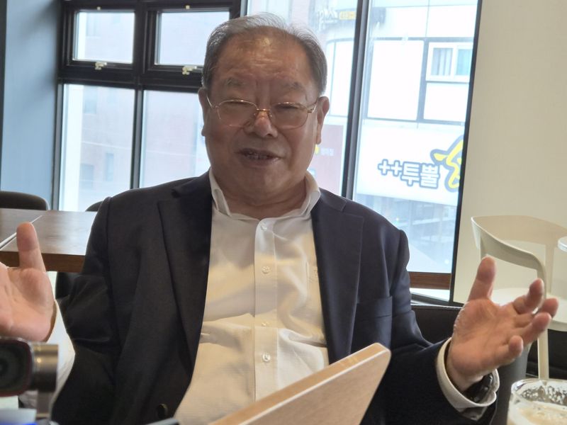 전 두산 대표이사이자, 수제 맥주 브랜드 ‘슈타인도르프’ 창립자인 강태순 회장이 얼굴표정을 분석해 맞춤형 강의를 제공하는 인공지능(AI) 시스템 ‘AI 공감 강의 시스템’을 개발해 특허등록을 완료한데 이어 ‘AI 아우름’이라는 상표등록까지 마쳤다고 23일 밝혔다.