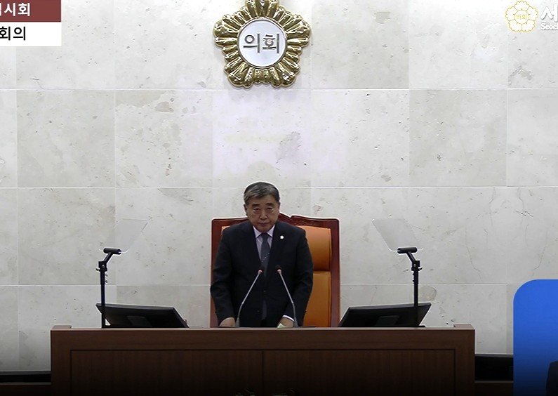 [대전=뉴시스] 조명휘 기자 = 김경제 서천군의회 의장이 23일 제335회 임시회 제2차본회의를 주재하고 있다. 2025.10.23. photo@newsis.com *재판매 및 DB 금지