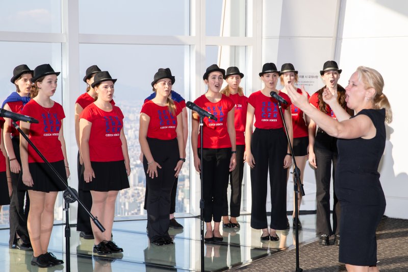 체코 '세베라첵 합창단' 공연. (롯데월드 어드벤처 부산 제공. 재판매 및 DB 금지)