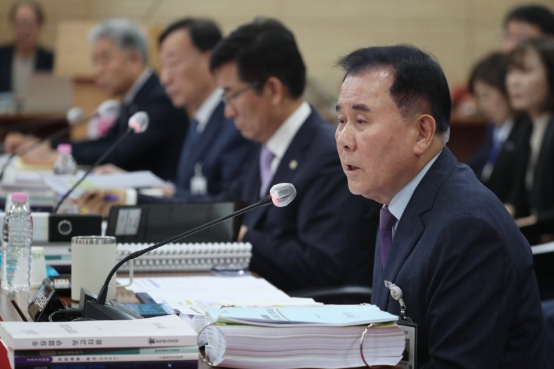 김지철 충남교육감이 23일 오후 충북대학교 개신문화관에서 열린 국회 교육위원회의 대전·세종·충북·충남교육청에 대한 국정감사에서 질문에 답하고 있다. 2025.10.23/뉴스1 ⓒ News1 김용빈 기자