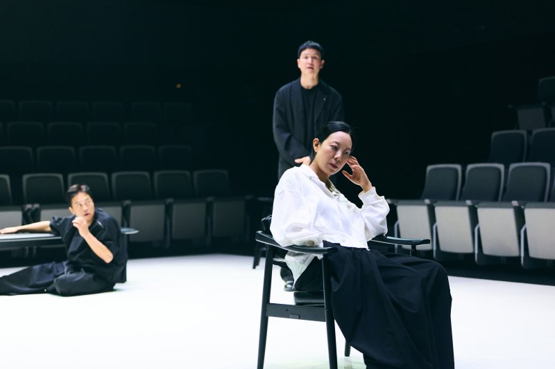 '유령들' 공연 사진(LG아트센터 제공)