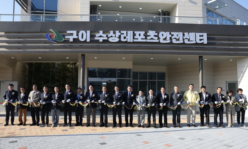 [완주=뉴시스] 23일 구이저수지 일원에서 진행한 완주 '구이 수상레저단지 조성사업 준공식' 모습. 2025.10.23 (사진= 완주군 제공) *재판매 및 DB 금지