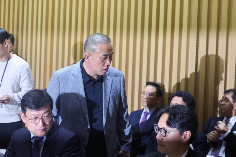 '정치 브로커' 명태균씨가 23일 오후 서울 중구 서울시청에서 열린 국회 행정안전위원회 서울시청 국정감사에 자리하고 있다. 2025.10.23/뉴스1 ⓒ News1 황기선 기자